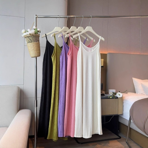 寬鬆褶皺吊帶裙