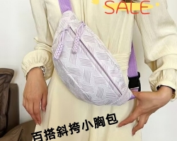 休閒斜挎小胸包